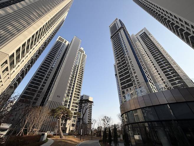 서울 강남구 청담동 ‘청담르엘’ 단지 내부 모습. 신혜원 기자