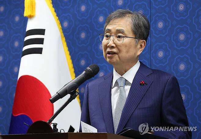 업무보고 사후 브리핑하는 조현 외교부 장관 (서울=연합뉴스) 이정훈 기자 = 조현 외교부 장관이 19일 서울 종로구 외교부 청사에서 업무보고 사후 브리핑을 하고 있다. 2025.12.19 uwg806@yna.co.kr