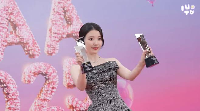 사진=아이유 유튜브