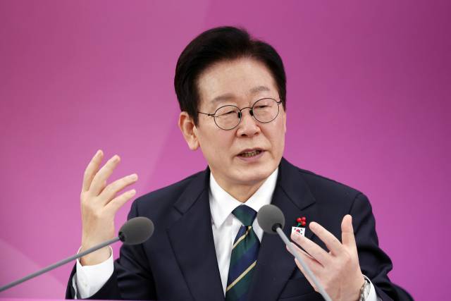 이재명 대통령이 23일 부산 동구 해양수산부 청사에서 열린 해수부 업무보고에서 발언하고 있다. 연합뉴스