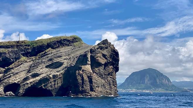 송악산 부남코지와 산방산. ⓒ파란