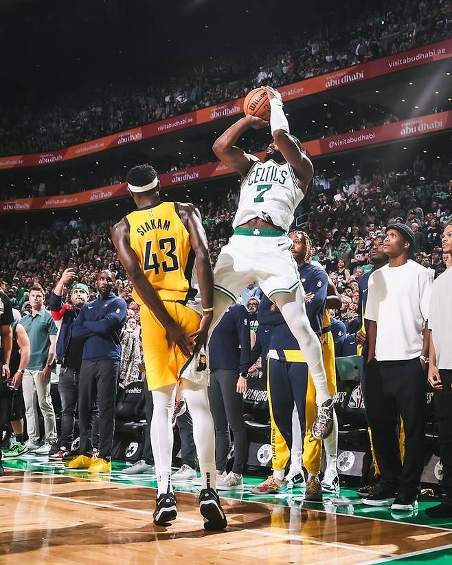 (왼쪽부터) 파스칼 시아캄, 제일런 브라운