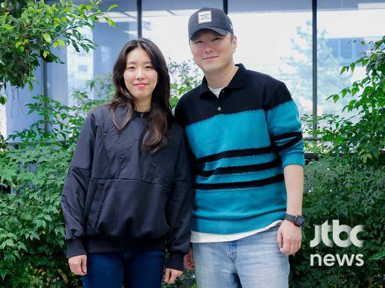 JTBC 예능 '냉장고를 부탁해' 이창우, 이린하 PD가 17일 오후 서울 마포구 상암동 JTBC빌딩에서 인터뷰에 앞서 포즈를 취하고 있다. 박세완 엔터뉴스팀 기자 park.sewan@jtbc.co.kr