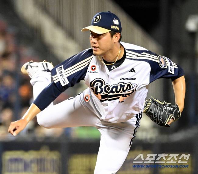 23일 잠실야구장에서 열린 KT와 두산의 경기, 두산 홍건희가 역투하고 있다. 잠실=허상욱 기자wook@sportschosun.com/2025.08.23/