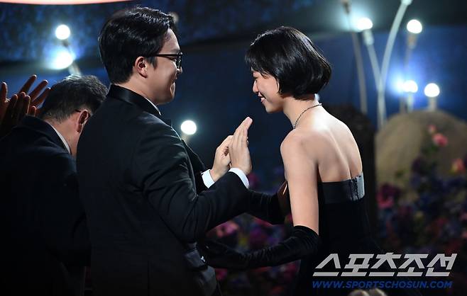 제46회 청룡영화상 시상식이 19일 여의도 KBS홀에서 열렸다. 신인여우상을 수상한 김도연이 수상 소감을 말하고 있다. 허상욱 기자  wook@sportschosun.com/2025.11.19/