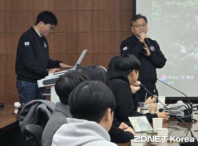 23일 한국항공우주연구원에서 열린 '누리호-네 번째 여정, 그 뒤의 이야기'를 주제로 오프라인 토크콘서트가 열렸다. 한영민 우주발사체연구소장이 누리호 개발 히스토리에 대해 강연 중이다.