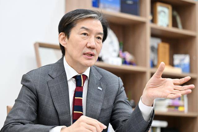 조국 조국혁신당 대표가 19일 국회에서 본보와 인터뷰를 하고 있다. 민경석 기자