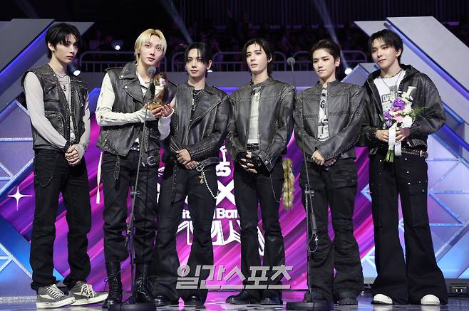 2025 코리아 그랜드 뮤직 어워즈 with iM뱅크’(2025 KGMA) 첫날 아티스트데이가 14일 오후 인천 영종도 인스파이어 아레나에서 펼쳐졌다. 보이넥스트도어가 베스트 아티스트 상을 수상하고 소감을 말하고 있다. 영종도(인천)=KGMA특별취재단/2025.11.14./