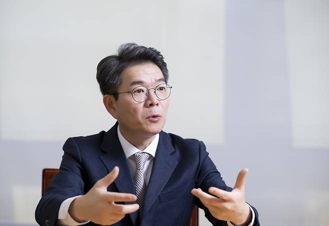 정치권에선 정원오 성동구청장의 핵심 경쟁력으로 “일하는 행정가 이미지라 민주당 후보들 중 비호감도가 가장 낮은 점”을 꼽는다. 최영재 기자