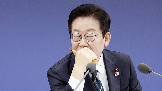 이재명 대통령이 23일 부산 동구 수정동 해양수산부 임시청사에서 열린 국무회의에 참석해 발언하고 있다. 전민규 기자