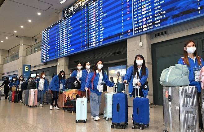 Filipina workers participating in Seoul’s child care and housekeeping pilot program arrive at Incheon Airport on Aug. 6, 2024. (Seoul Metropolitan Government)