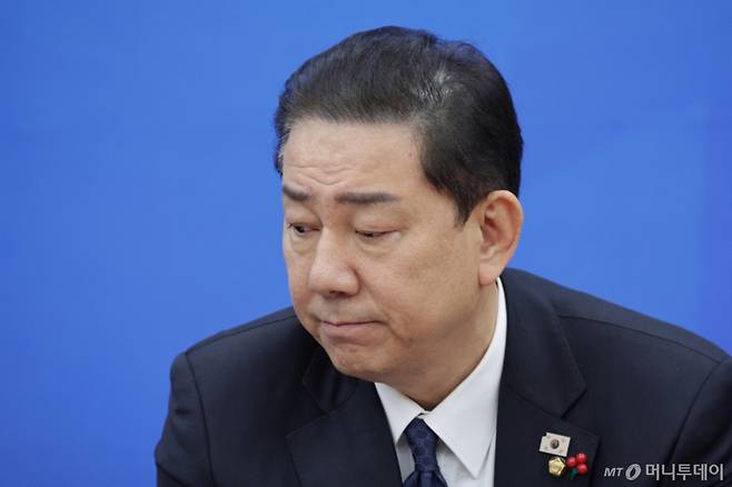 (서울=뉴스1) 신웅수 기자 = 김병기 더불어민주당 원내대표와 문진석 원내수석이 23일 서울 여의도 국회에서 열린 원내대책회의에서 생각에 잠겨 있다. 2025.12.23/뉴스1  Copyright (C) 뉴스1. All rights reserved. 무단 전재 및 재배포,  AI학습 이용 금지. /사진=(서울=뉴스1) 신웅수 기자