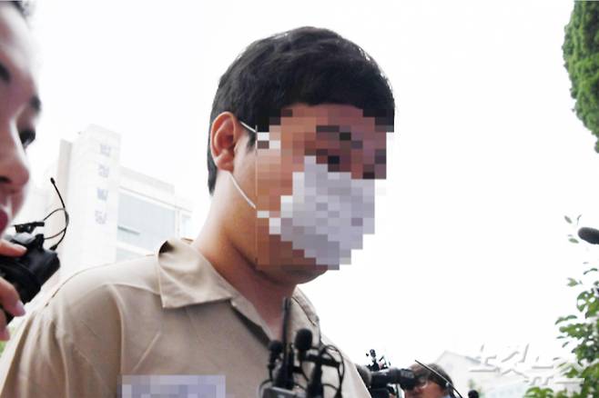 자본시장법 위반 등 혐의로 구속영장이 청구된 '청담동 주식부자' 이희진 씨가 2016년 9월 7일 오전 영장실질심사를 위해 서울남부지법에 출석하고 있다. 박종민 기자