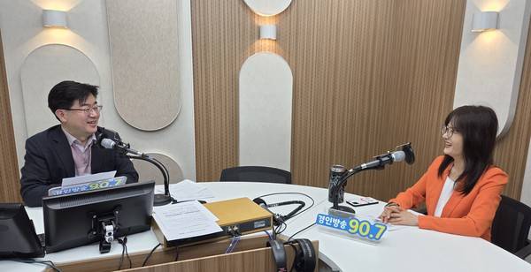 이도형 앵커, 문희정 국제정치평론가 2025.12.24 [경인방송 시사뉴스팀]