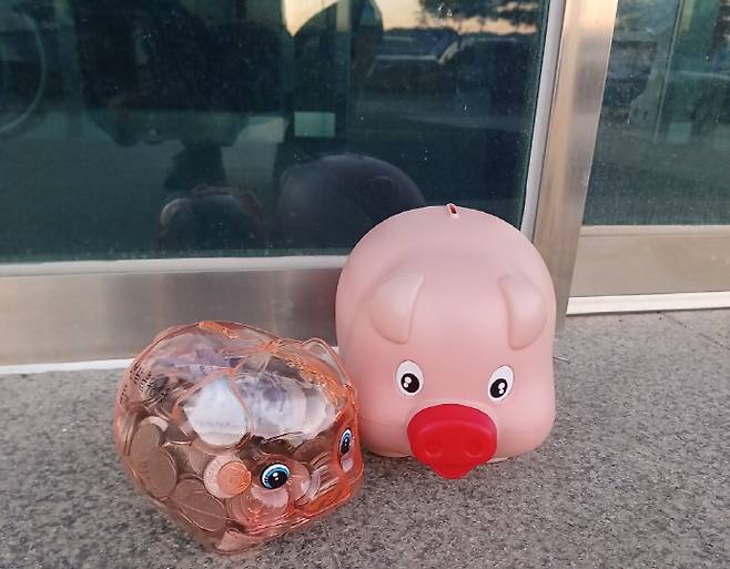 익명의 기부자가 전남 장흥군 안양면사무소에 놓고 간 저금통. /전남 장흥군 제공