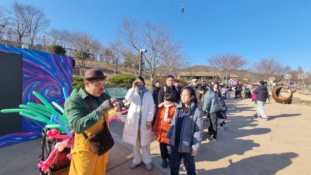 지난해 경남 김해가야테마파크에서 열린 크리스마스 행사 모습. 김해문화관광재단 제공