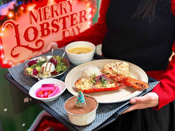 CJ프레시웨이가 연말 캐나다산 랍스터를 활용한 특식 이벤트를 전개한다고 24일 밝혔다. 최고급 식자재로 메뉴의 완성도를 높이고 이용객에 차별화된 미식 경험을 제공한다. /CJ프레시웨이