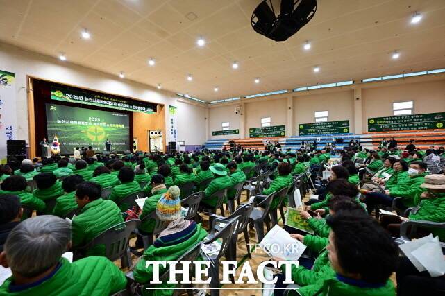 23일 논산국민체육센터 3층에서 '2025 새마을지도자 읍·면·동 평가대회 및 한마음 대회'가 열리고 있다. /논산시