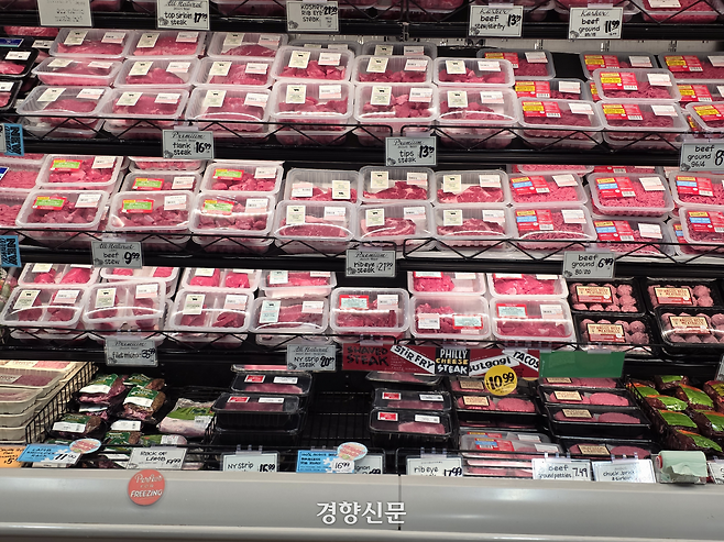 23일(현지시간) 미국 버지니아주의 한 식료품점 정육 코너의 소고기들.
