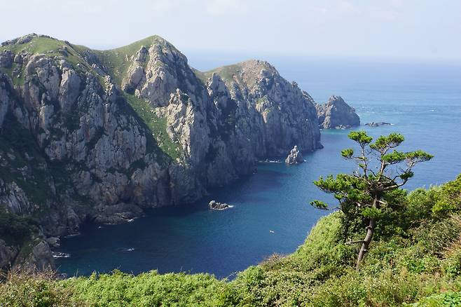A view of Gageo Island, the southwestern-most island of Korea in the Yellow Sea [KOREA HERITAGE SERVICE]