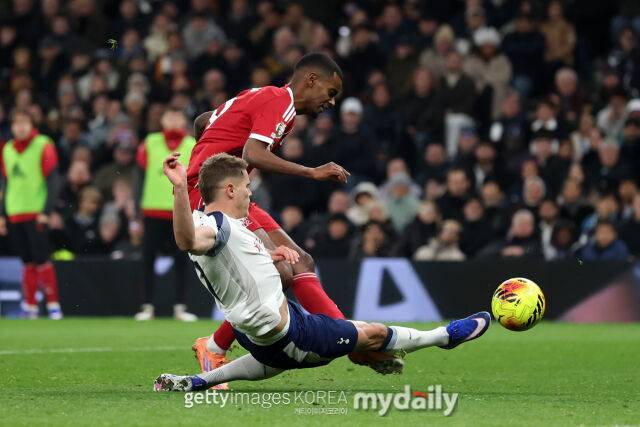 알렉산더 이삭과 미키 판 더 펜./게티이미지코리아