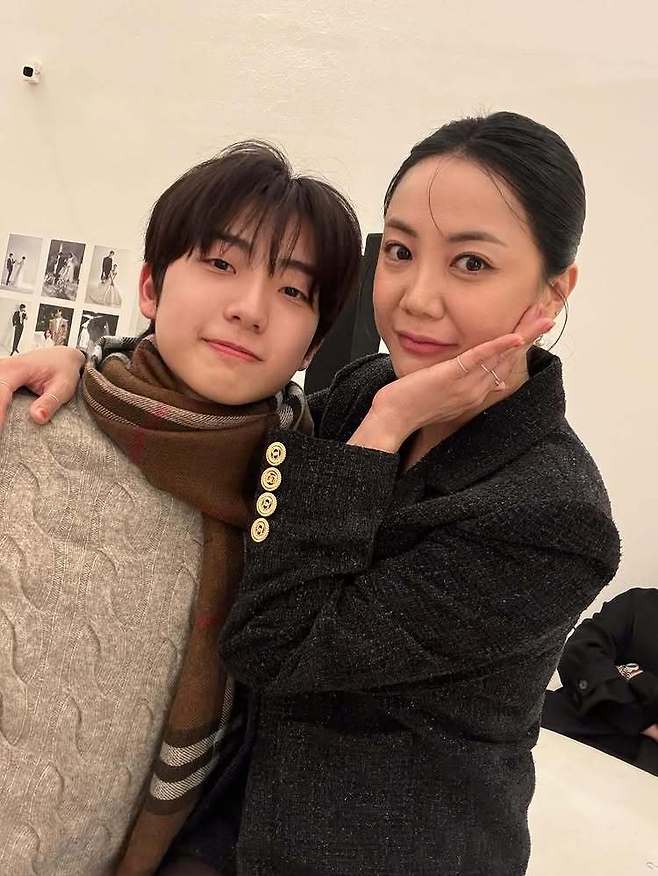 미르 조카 소셜미디어