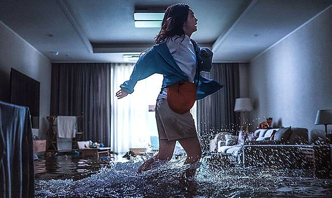 영화 ‘대홍수’ 속 한 장면.&nbsp;넷플릭스 제공