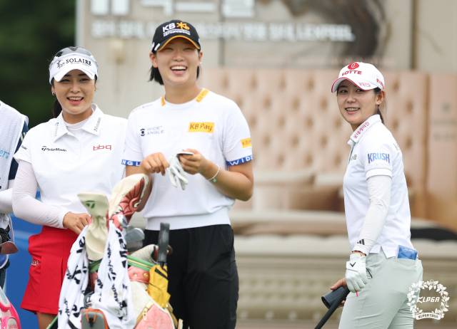 제주삼다수 마스터스에 출전한 윤이나(왼쪽부터) 방신실 황유민. 사진 제공=KLPGA
