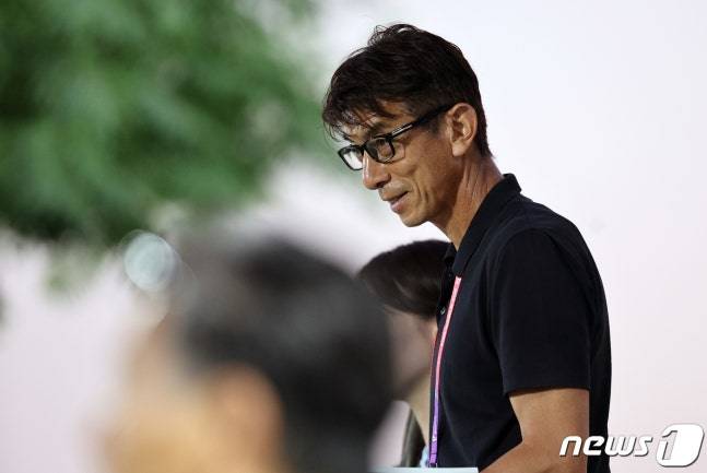수원 삼성을 떠나는 이하라 마사미 코치. /사진=뉴스1