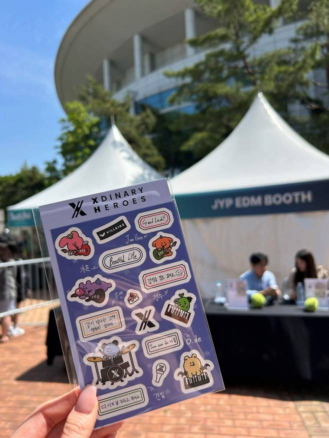 EDM Giving Project 엑스디너리 히어로즈 콘서트 현장 부스/사진제공=JYP엔터테인먼트