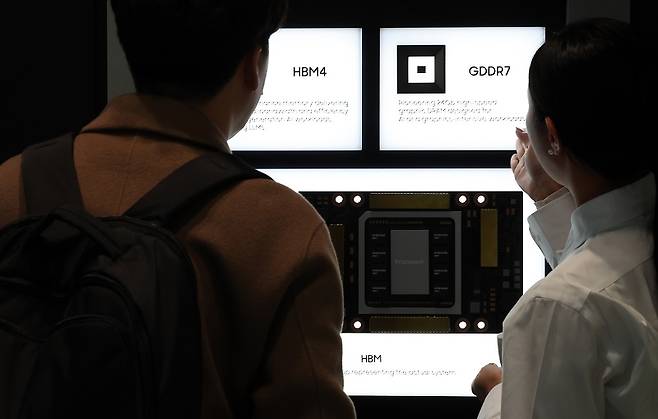 D램 수요가 증가하며 삼성전자의 반도체 사업이 성장하고 있다.[사진｜연합뉴스]