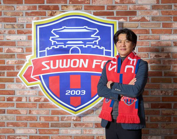 수원FC, 박건하 감독을 제6대 감독으로 선임.(사진제공=수원FC)