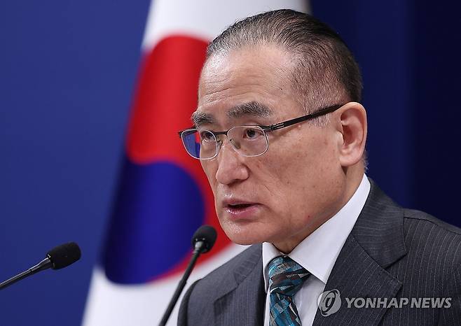 위성락 국가안보실장, 미국·캐나다·일본 방문 관련 브리핑 (서울=연합뉴스) 김도훈 기자 = 위성락 국가안보실장이 24일 청와대 춘추관에서 미국·캐나다·일본 방문 관련 브리핑을 하고 있다. 2025.12.24 superdoo82@yna.co.kr