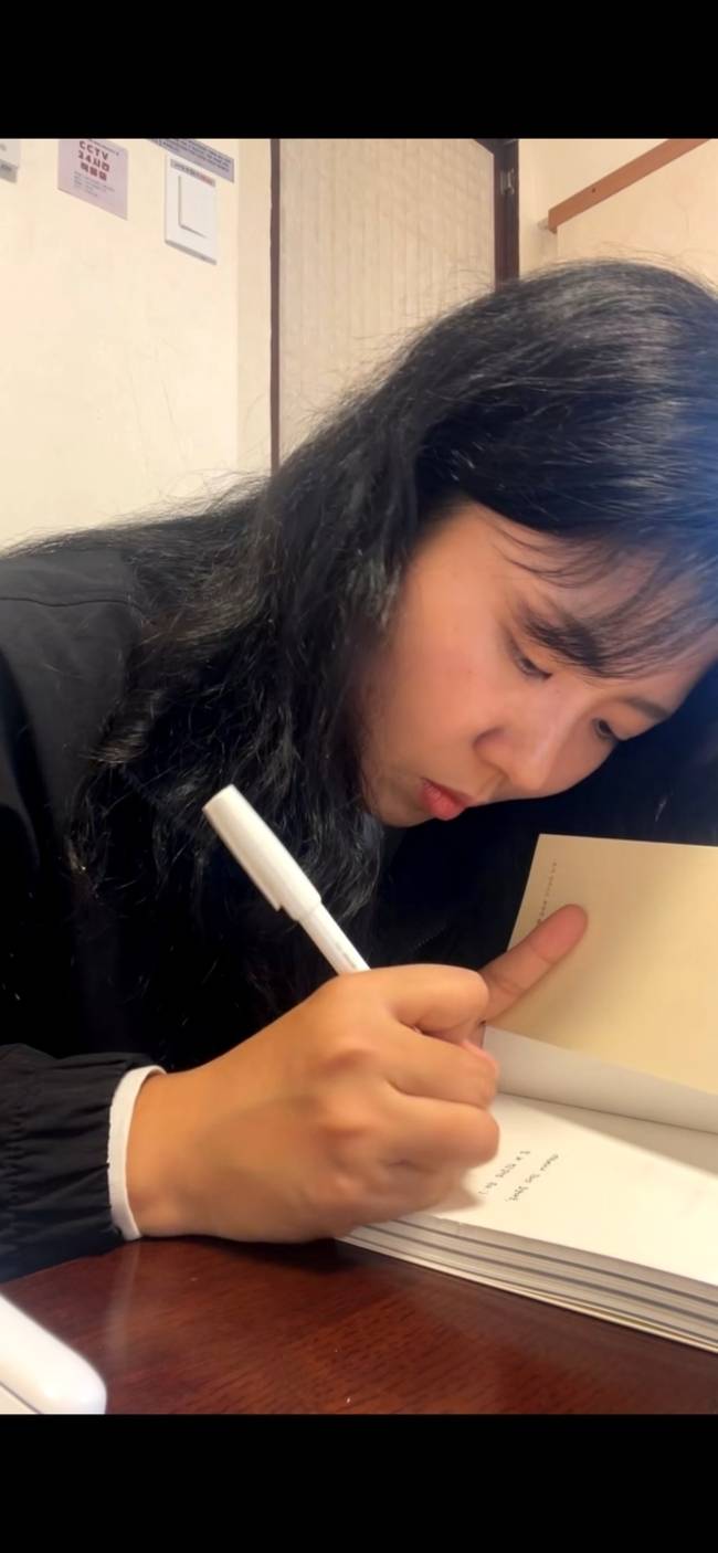 사인본 제작. /박수진