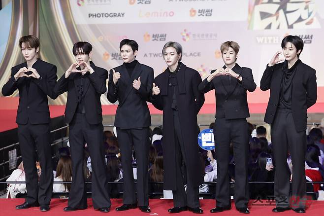 2025 SBS 가요대전 레드카펫 행사에 참석한 라이즈. 25.12.25 ⓒ이혜영 기자 lhy@hankooki.com