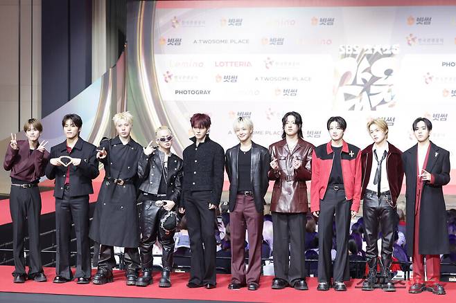 2025 SBS 가요대전 레드카펫 행사에 참석한 트레저. 25.12.25 ⓒ이혜영 기자 lhy@hankooki.com