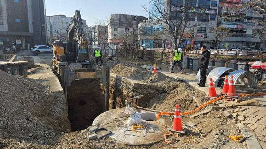 서산시가 중앙호수공원 일원을 대상으로 서산배수분구(동 지역) 도시침수 대응사업을 추진하는 모습
