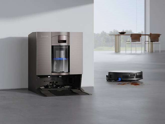 에코백스의 '디봇 X11 옴니사이클론'