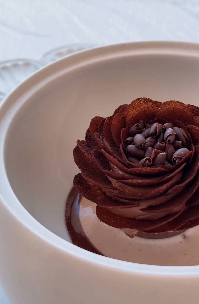 막심 프레데릭이 만든 디저트는 ‘맛과 시각적 효과를 모두 잡은 예술적 디저트’란 평가를 받는다. 막심 프레데릭 인스타그램 갈무리