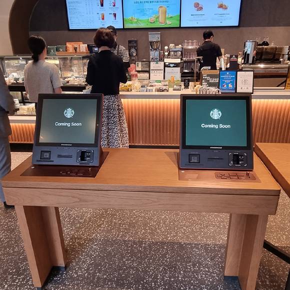 서울 광화문 인근 스타벅스 무교동점에 설치된 키오스크. [사진=전다윗 기자]