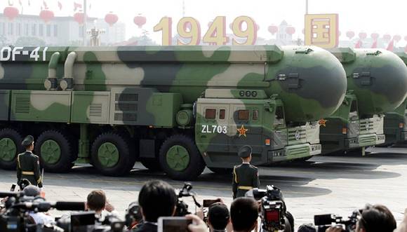 중국군 열병식에 등장한 대륙간탄도미사일. [사진=로이터/연합뉴스]