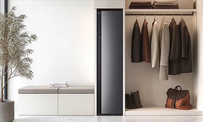 LG전자의 2025년형 뉴 스타일러. LG전자 제공