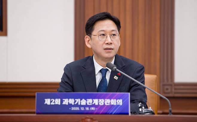 배경훈 부총리 겸 과학기술정보통신부 장관이 지난 18일 오전 서울 종로구 정부서울청사 본관 영상회의실에서 ‘제2회 과학기술관계장관회의’ 를 주재하고 있다. 과학기술정보통신부 제공
