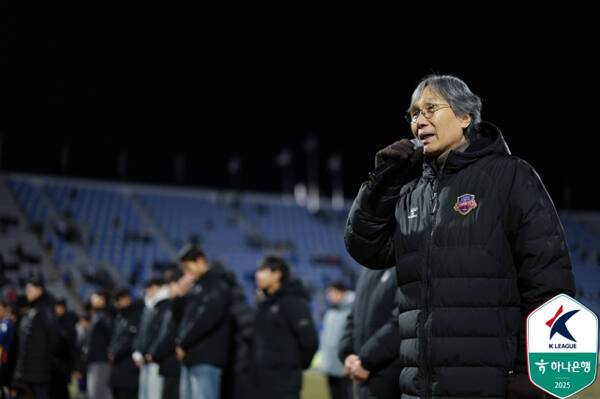 최순호 수원FC 단장이 구단과 협의를 거쳐 물러난다. 한국프로축구연맹 제공
