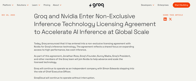 4일(현지시간) AI 칩 스타트업 그록(Groq)이 홈페이지를 통해 엔비디아와 비독점적 라이선스 계약을 체결했다고 공식 발표했다. 이번 계약으로 그록의 창업자 조나단 로스는 엔비디아로 자리를 옮기며, 그록은 사이먼 에드워즈 신임 CEO 체제로 전환해 독립 운영된다. [출처=그록]