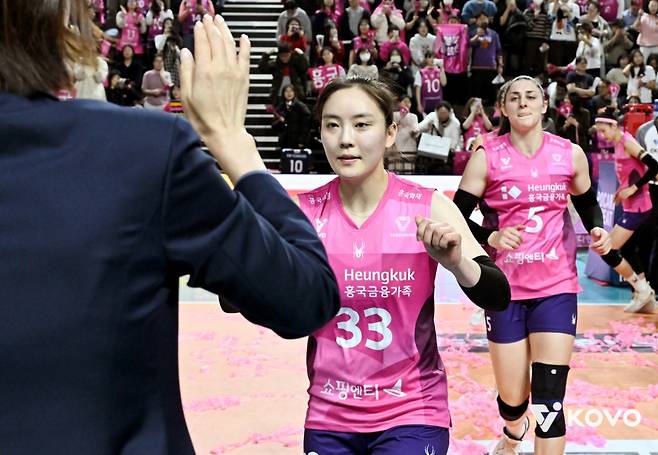 "이러고 있는 게 신기하다" 은퇴 후 돌아온 '김연경 제자' 이나연, 1년 만에 확 바뀐 '반전 인생'