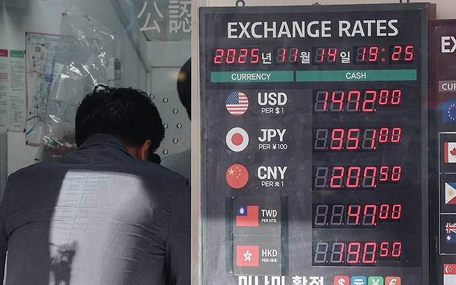 이재명 정부의 가장 큰 숙제는 고환율 국면에서 탈출하는 것이다.[사진｜뉴시스]