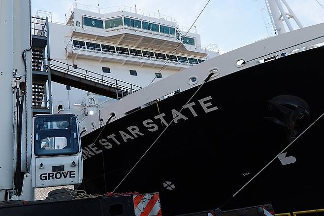 한화필리조선소서 마무리 작업 중인 국가안보다목적선박 (필라델피아=연합뉴스) 이지헌 특파원 = 지난 22일(현지시간) 미국 펜실베이니아주 필라델피아의 한화필리조선소 선박 건조시설에서 마무리 작업 중인 국가안보다목적선박의 모습. 2025.12.25 pan@yna.co.kr