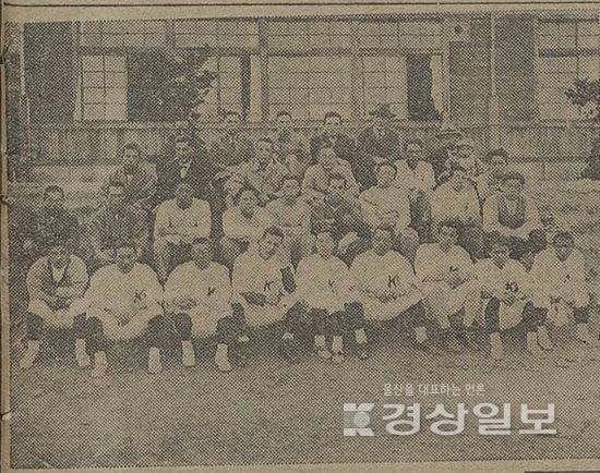 ▲ 감포 대 방어진 야구경기 전 방어진소학교 운동장.