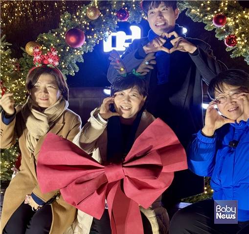 명동성당에서 기념촬영하고 있는 서영교 국회의원, 임규호 서울시의원, 최은주·김대형 중랑구의원.&nbsp;ⓒ더불어민주당